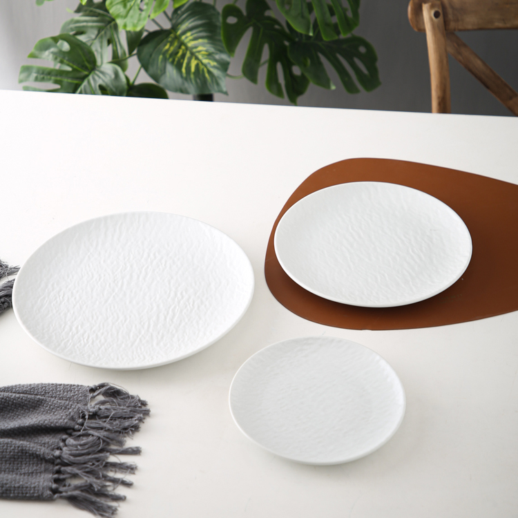 Modern relief design white round custom cheap buffet plate set ceramic for restaurant