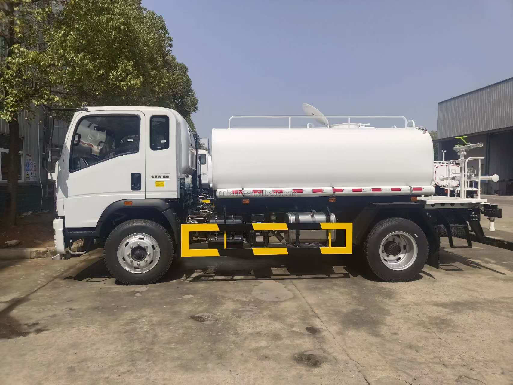 Factory HOWO 6000 Litres 7000 Litres 8000 Litres 9000Litresr Water Tank Tuck