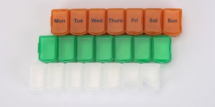 Portable Creative style foldable travel plastic cup with pill case, Random color creative travel cup with pill case for