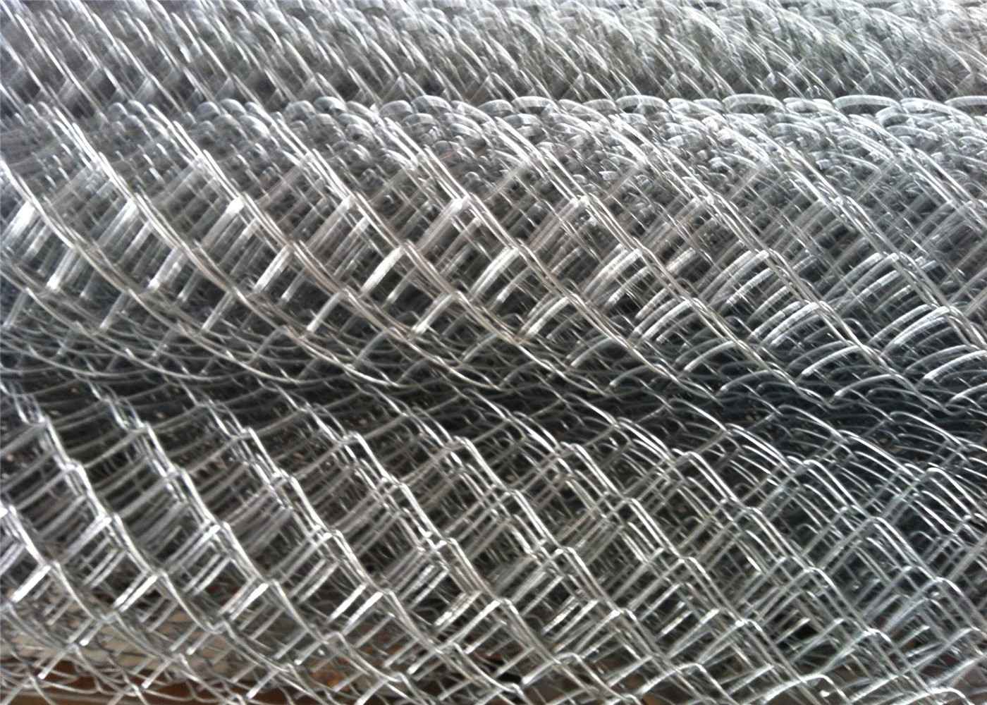 Chain link wire mesh fence 2m x 15m per roll mesh ：50mm x 50mm PVC Coated Hot Dipped Galvanized