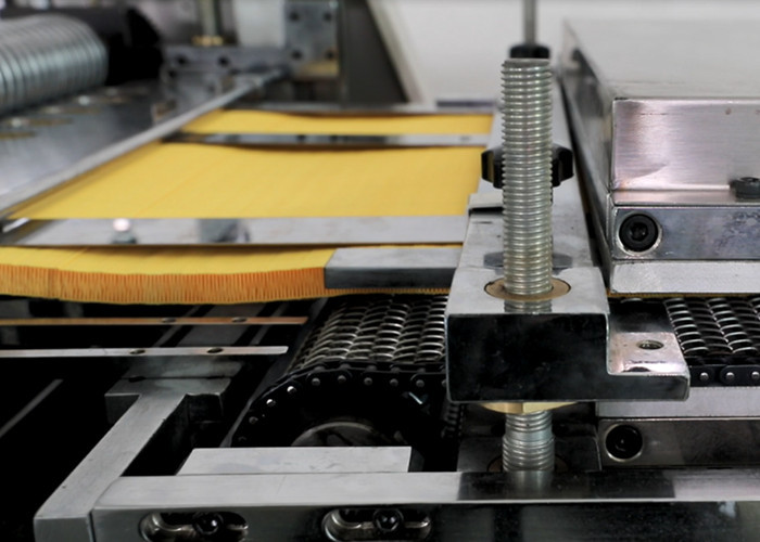 PLGT-600N 35m/min Full-auto Turntable Hot Melt Clipping Machine