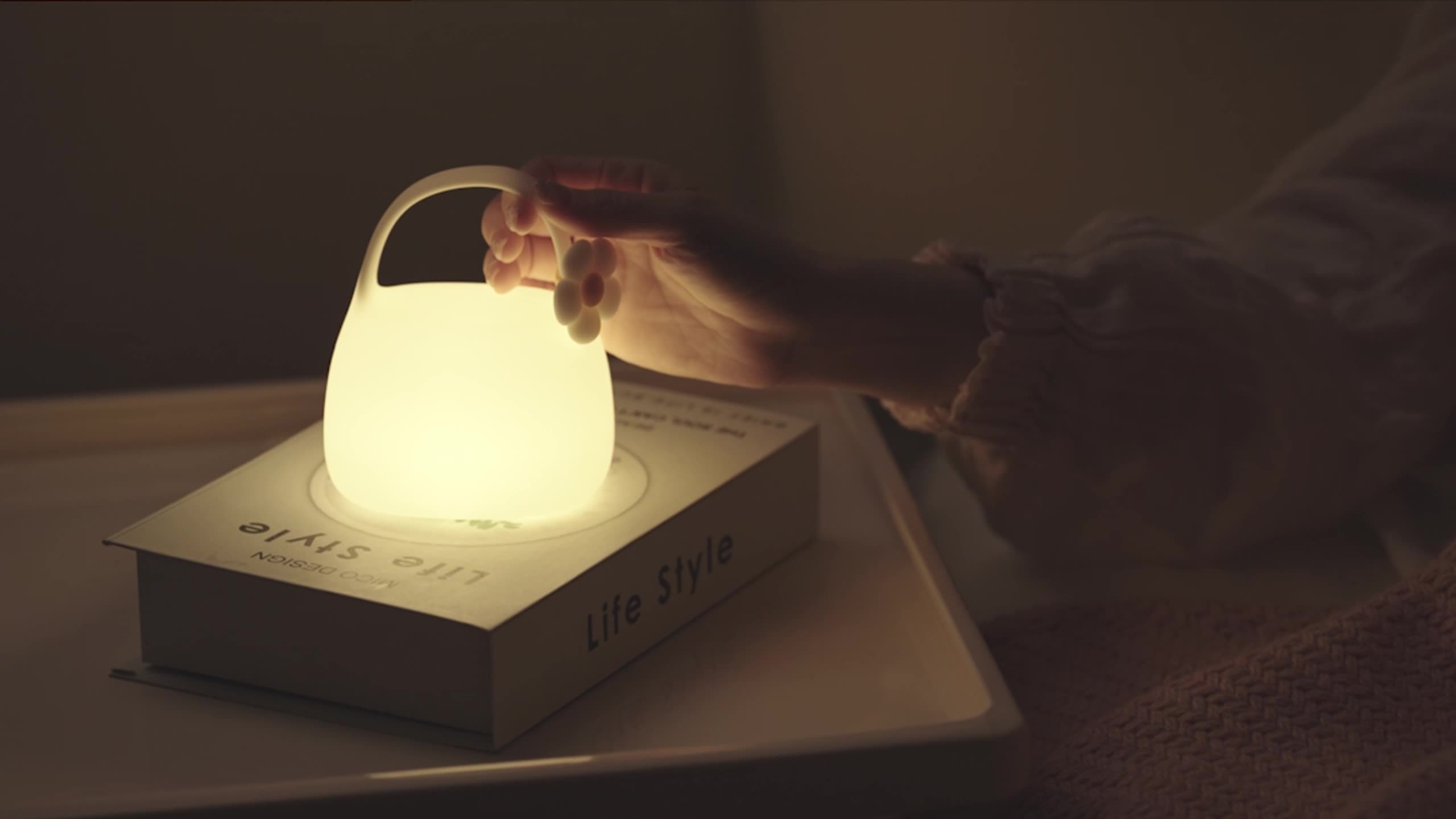 Waterproof Silicone Night Light 109g Squishy Night Light for Kids Rechargeable