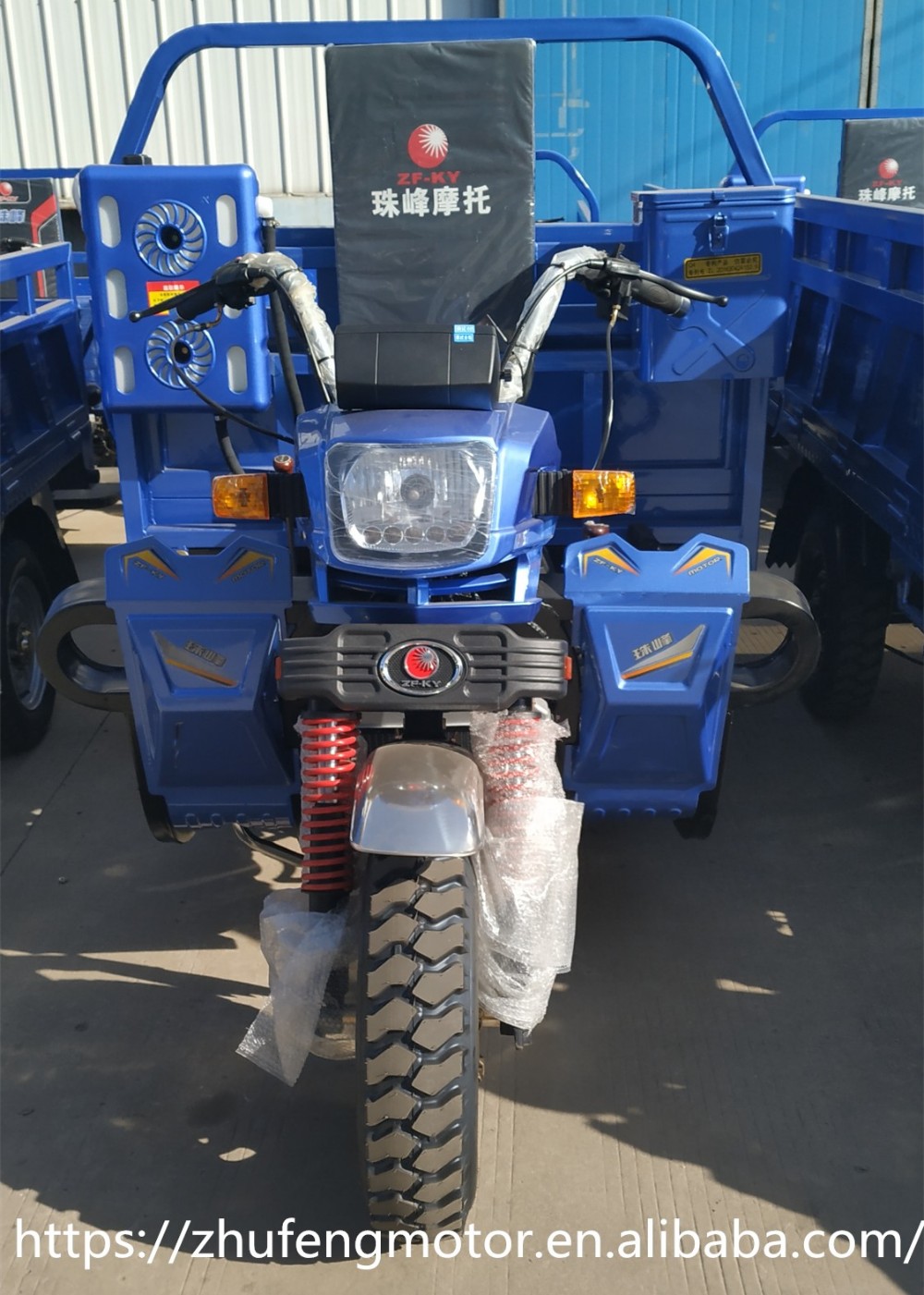 China 300cc BestSale HeavyLoadingDeliveryCargoPetrolTypeThreeWheelMotorbikeBenzinTruckTrailersCargoTricycleMotorcycle