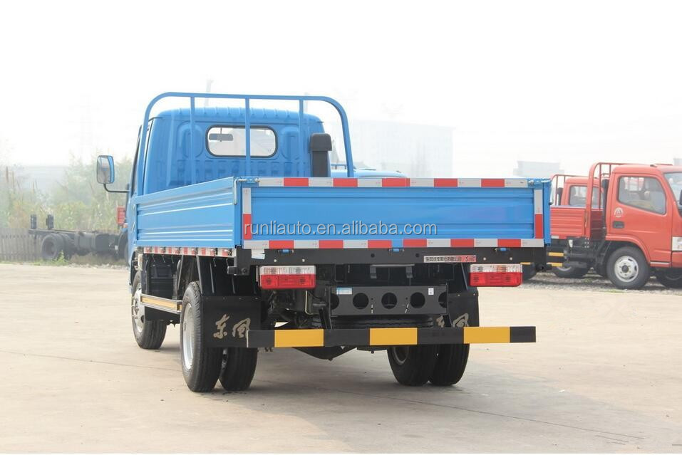 Dongfeng 6 Wheels Light Cargo Truck 102HP Euro 3 Emission Level