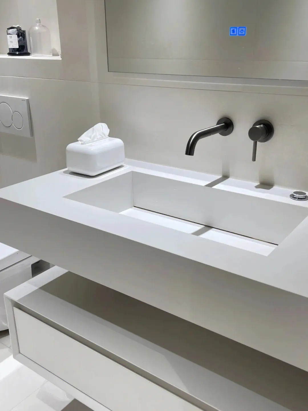 Germany Apartment Hotel Toilet Wall Hung Bathroom Towel Cabinet with Rectangle Design