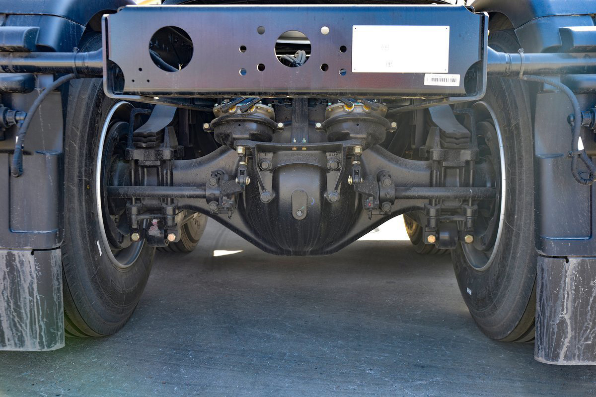 High Roof Deflector Four-Point Suspension Airbag Seat 430HP 6*4 M3000s Shacman Tractor Truck