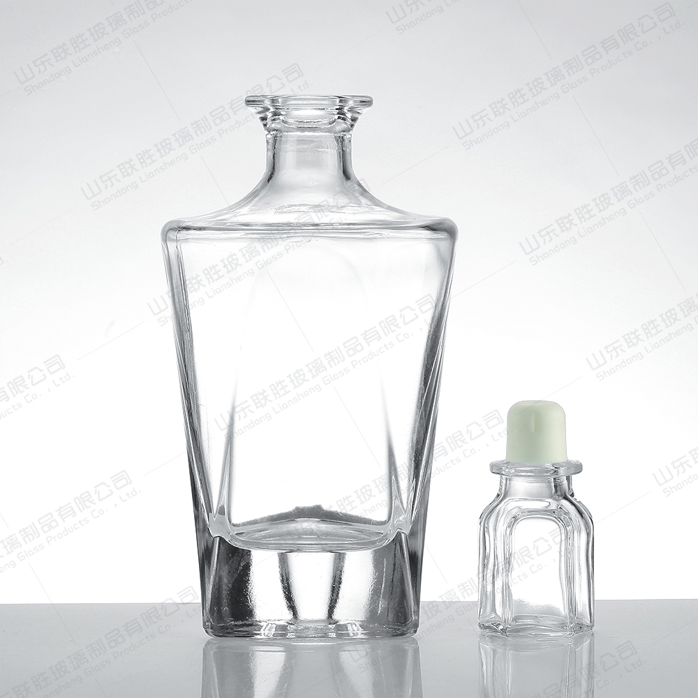 Tequila and Wine Drinking Crystal Whiskey Set with Glass Vodka Liquor Decanter