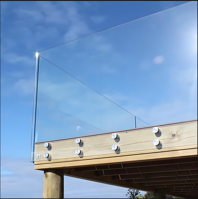 10mm Transparent Tempered Glass Balcony Railing Systems Safety Barrier Maximizes Space