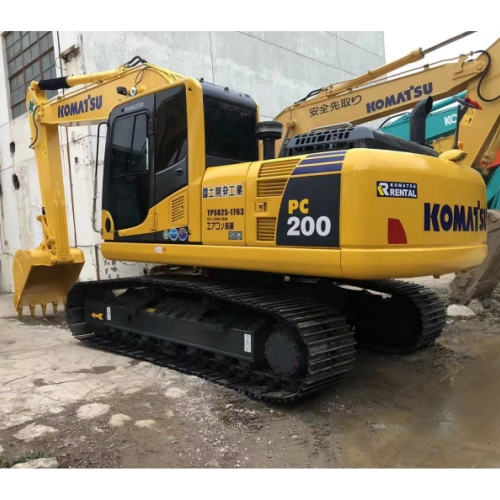 Used Kumatsu Crawler Excavator with 0.8m3 Bucket Capacity in Good Condition from Japan