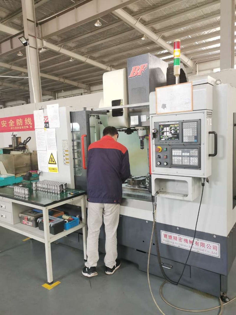 Chemical High Accuracy Integrated Automatic Lubricating Oil Filling Machine