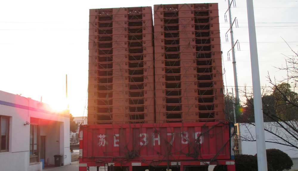 Heavy Duty industrial stackable plastic pallets Loading Capacity of 4T and 1T