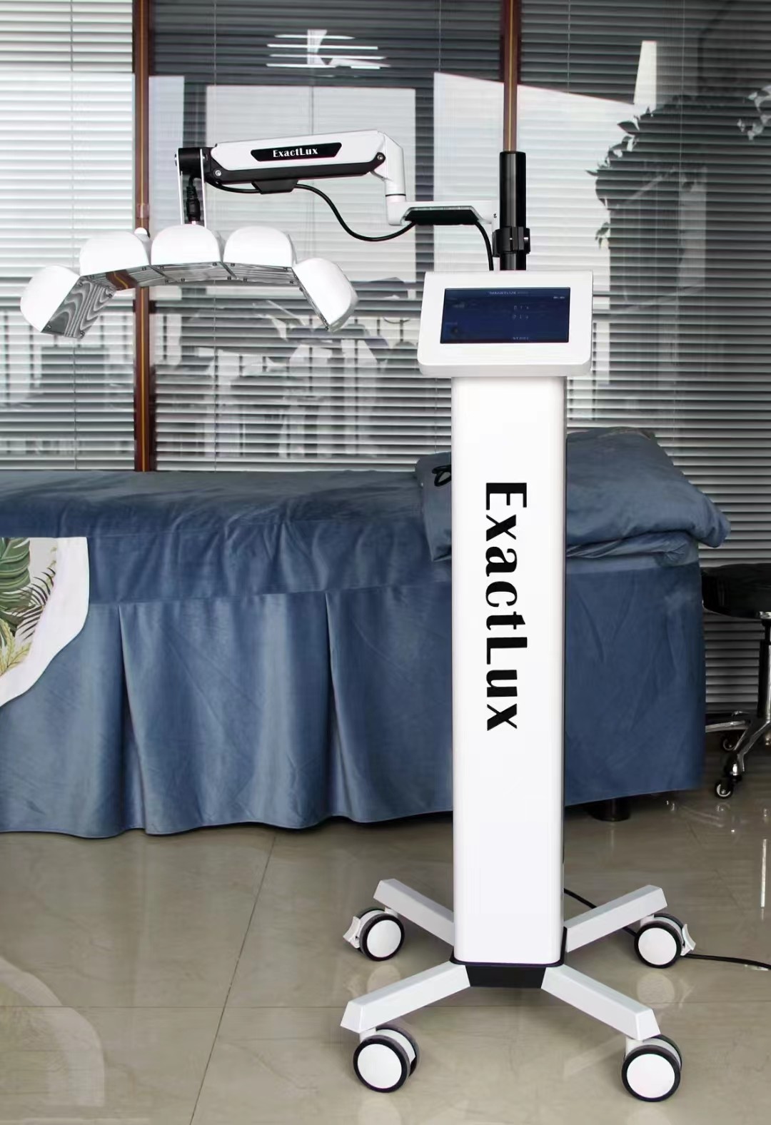 Adjustable Timing Range 5W LED Light Facial Machine Electric Powered