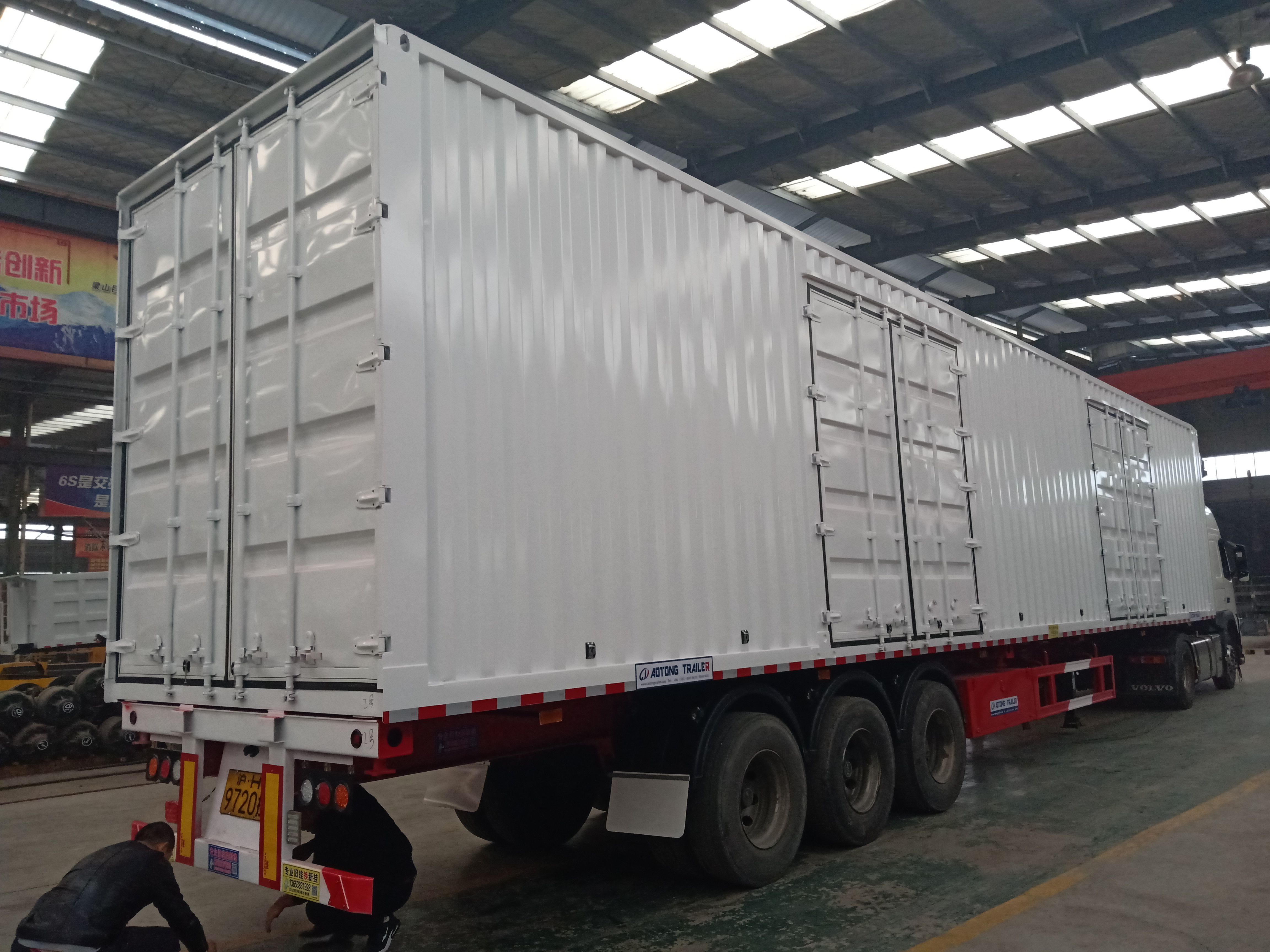 40 Tons Max Payload 13 Ton Axle Enclosed Dry Wing Van Semi Trailer for Express Logistics