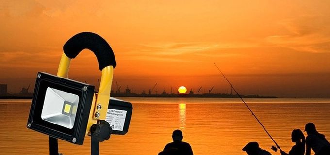 20W Outdoor Rechargeable LED Flood Light IP65 Waterproof with CE ROHS for Fishing