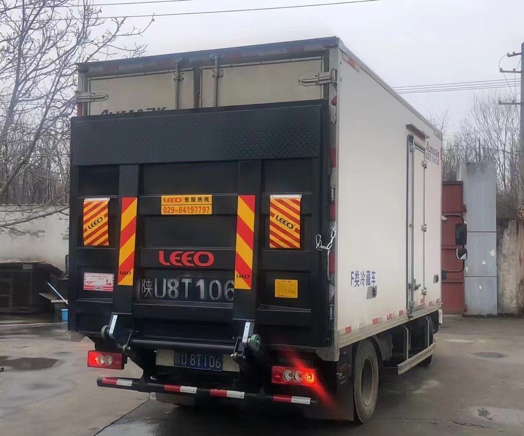 Steel / Aluminum Tail Lift Hydraulic Equipment For Trucks Vans 1000kg Load Capacity