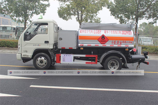 Forland Mini Truck diesel 2000l 1500L Capacity Fuel Tanker Truck With Dispenser