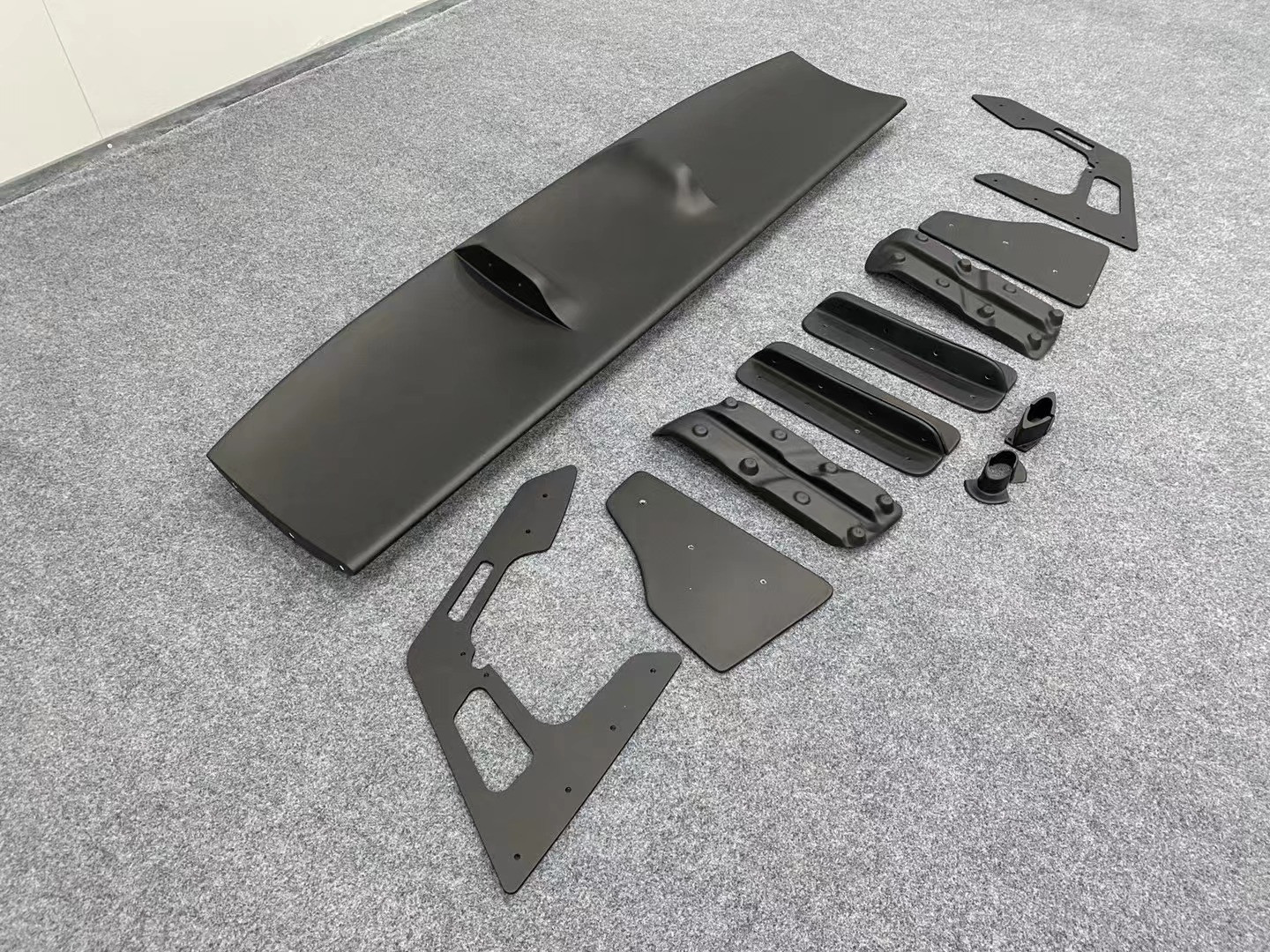 Silver GTR Nissan Body Kit LB Style Spoiler Car Duck Tail Fins Body Kit Spoiler