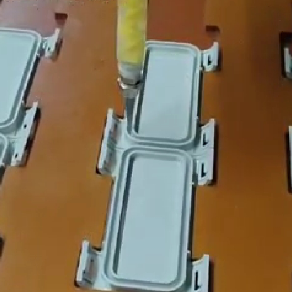 Vacuum Degassing Function Automatic to eliminate air bubbles Advanced Robotic