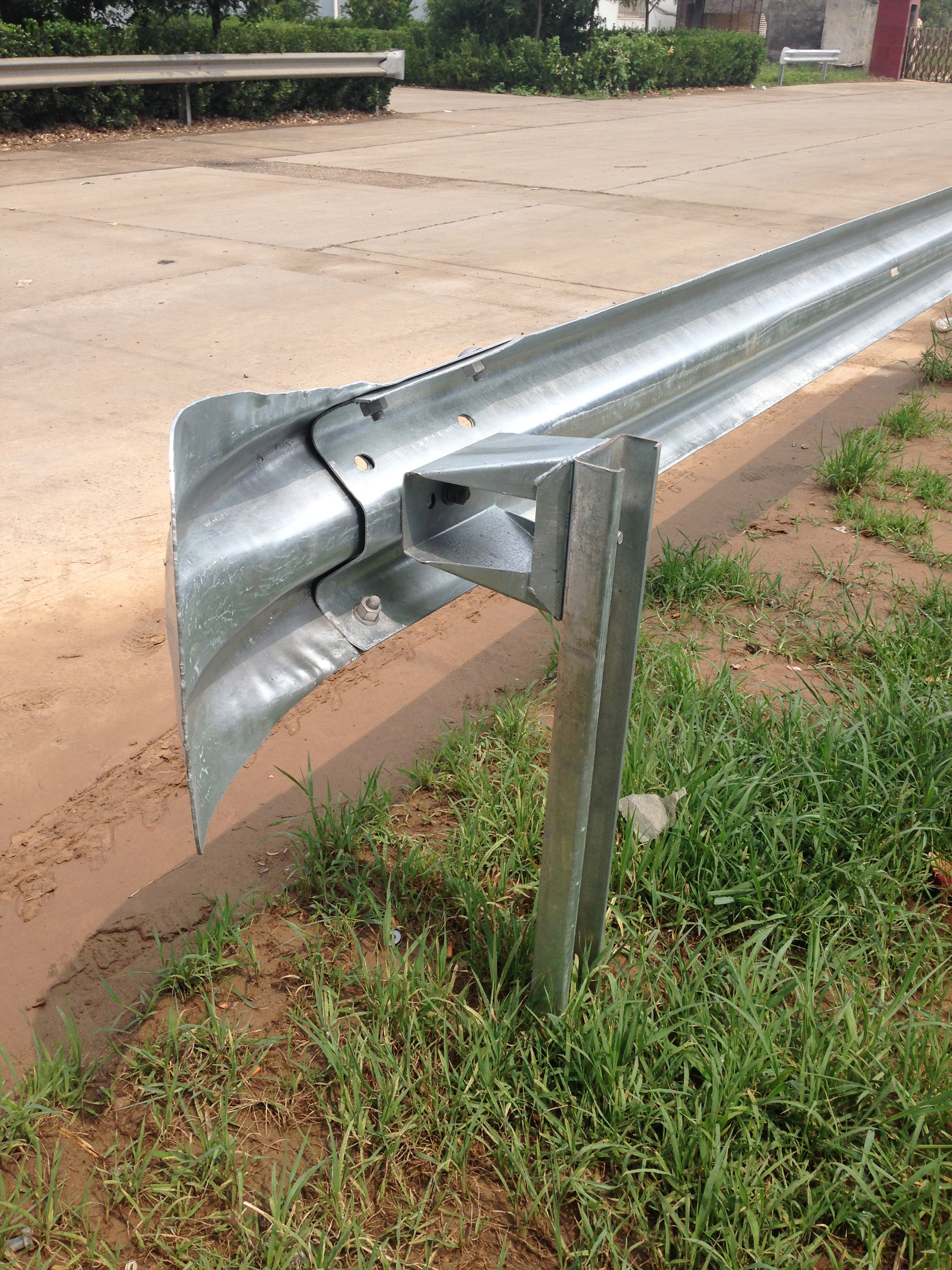 Q235 Steel Custom Color W Beam Highway Guardrail For Outdoor Security Protection
