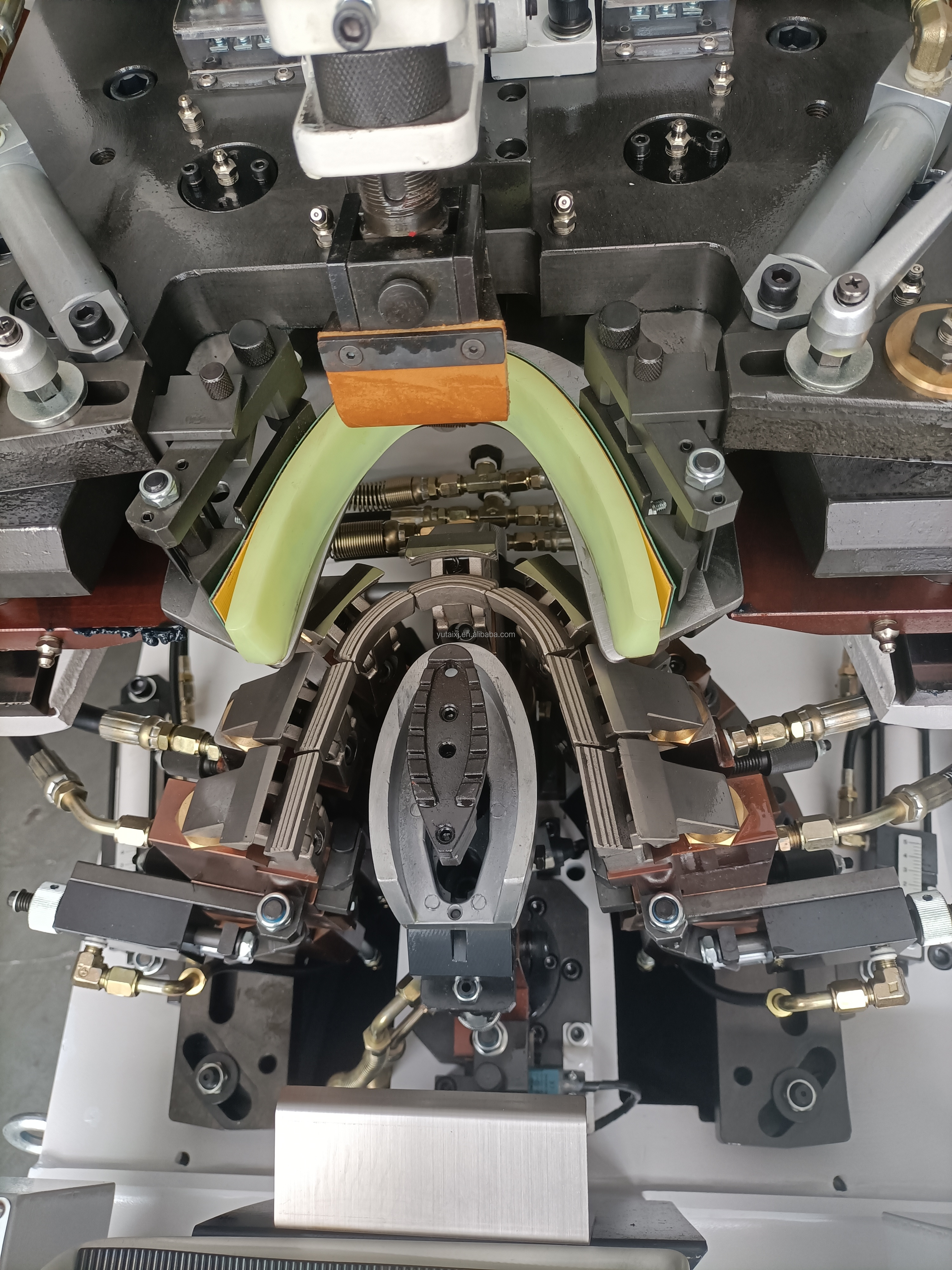 YT-737A Hydraulic Automatic Shoe Lasting Machine 9 Pincers For Smooth Operation