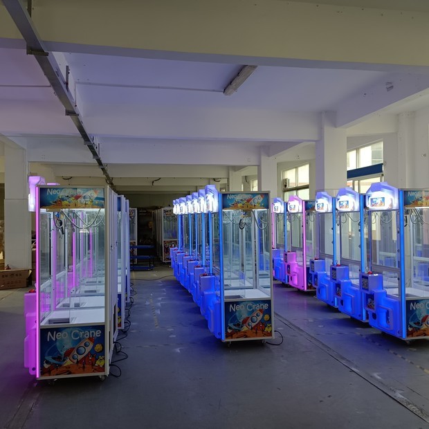 Big Toy Catching Machine , Prize Showcase Claw Machine CE Certified