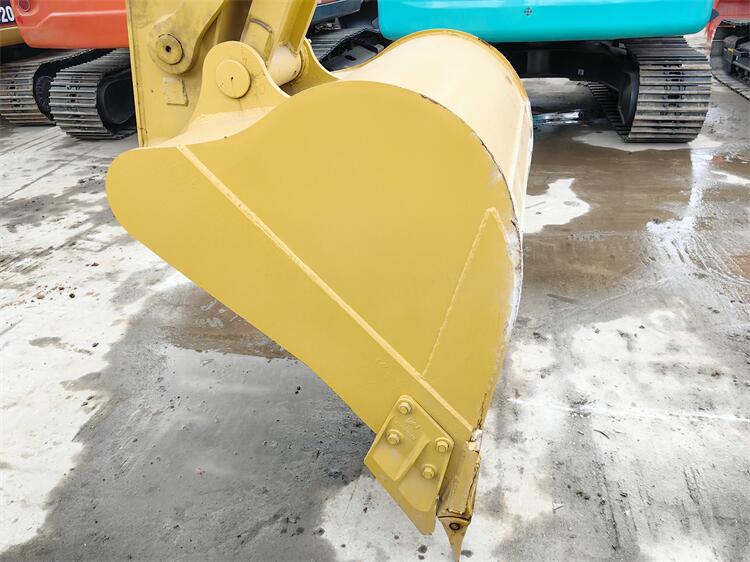 Good Condition Used Excavator CAT 320 20 Ton with Original Hydraulic Pump from Japan