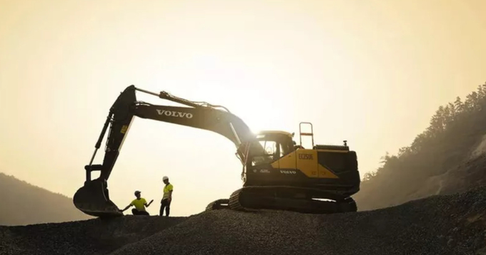 Used Volvo EC240 Crawler Excavator 24 Ton Weight 134kw Rated Power Quality Guaranteed 7