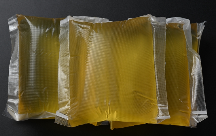 CAS No. 4253-34-3 Packaging Hot Melt Adhesive For Courier Waybill
