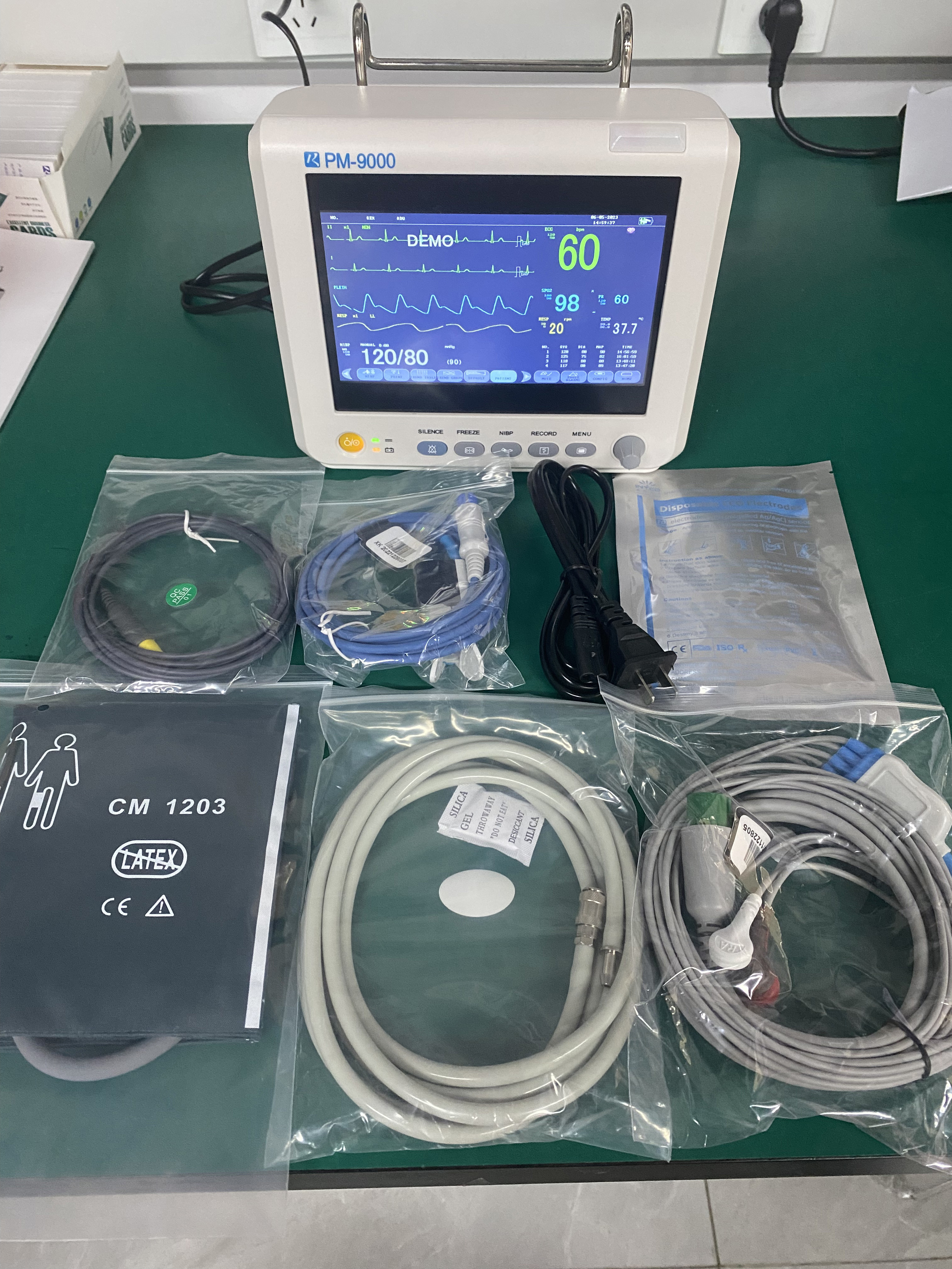 8 Hours Battery Life Multi Parameter Patient Monitor with Wireless Connectivity
