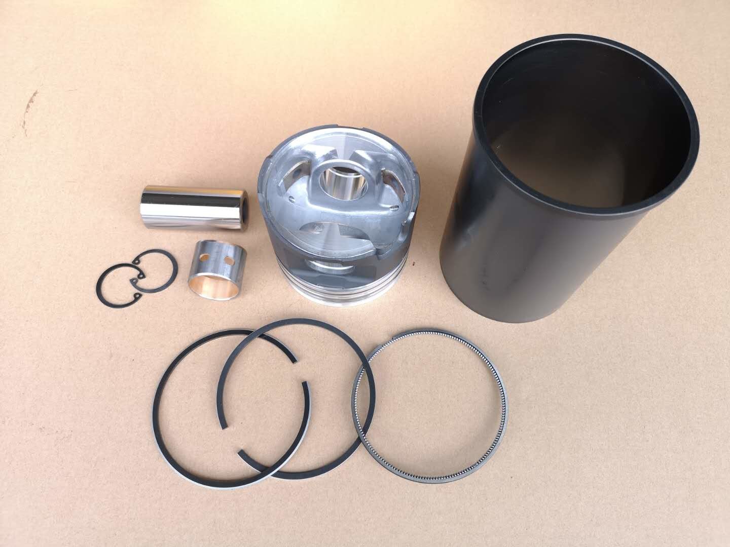 NPR 4HF1 Liner Set 5878133904 Piston Number 6570 Skirt Area With Graphite Layer