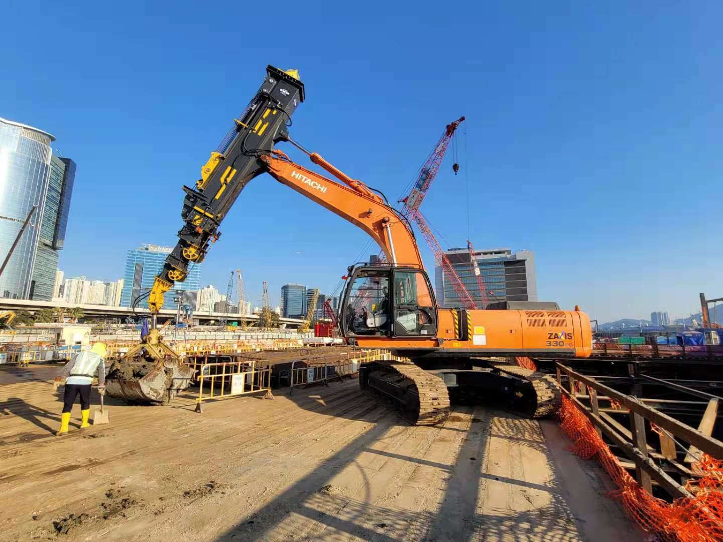 APIE KM150 Excavator Long Reach Clamshell Telescopic Arm With Depth 15m