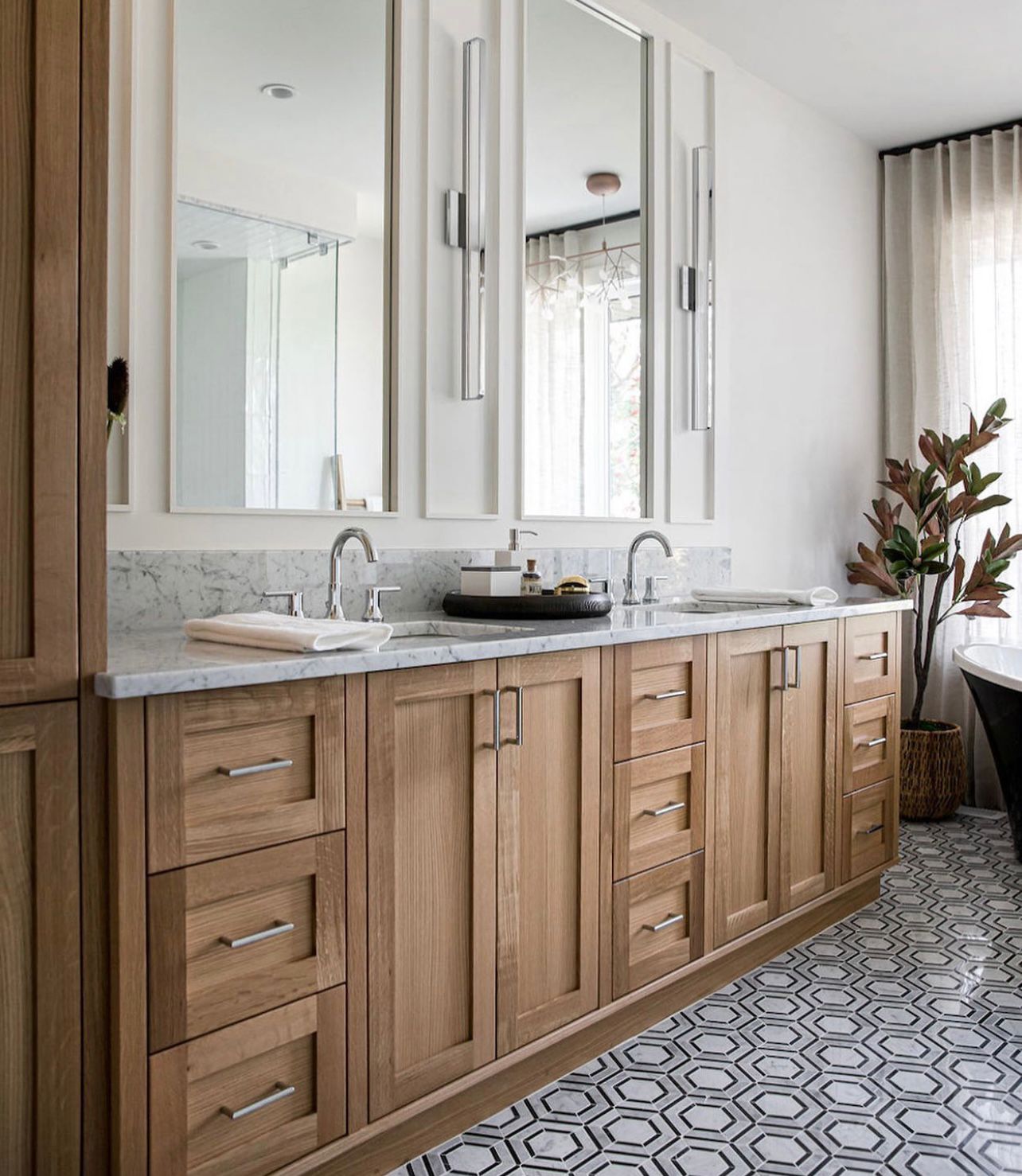 Moisture-Resistant Italian Wood Grain Floating Bathroom Vanity with Faucet and Mirror