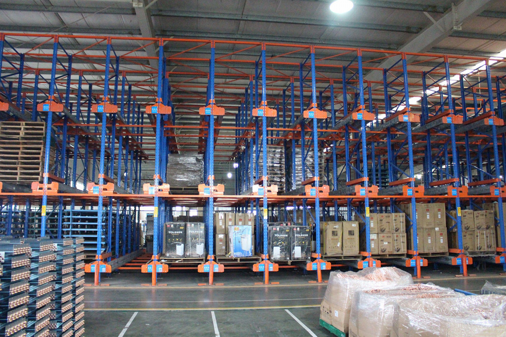 Heavy Duty industrial stackable plastic pallets Loading Capacity of 4T and 1T