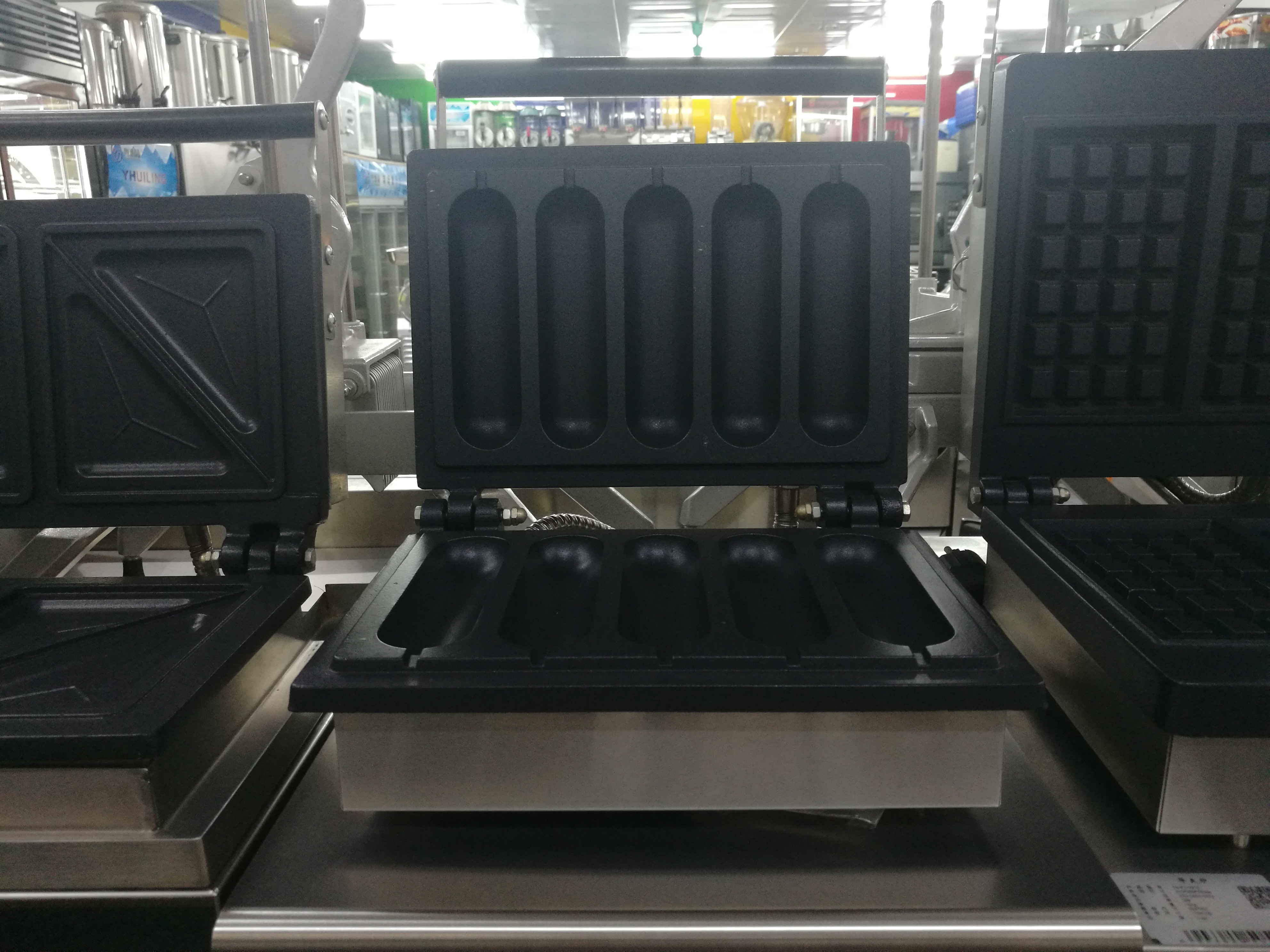 Electric Grilled Hot Dog Waffle Machine For Snack Bar 220V 1550W