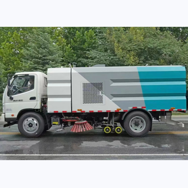 Tow Road Sweeper Street Vacuum Cleaner Truck With Minimum Off Ground Height 240mm