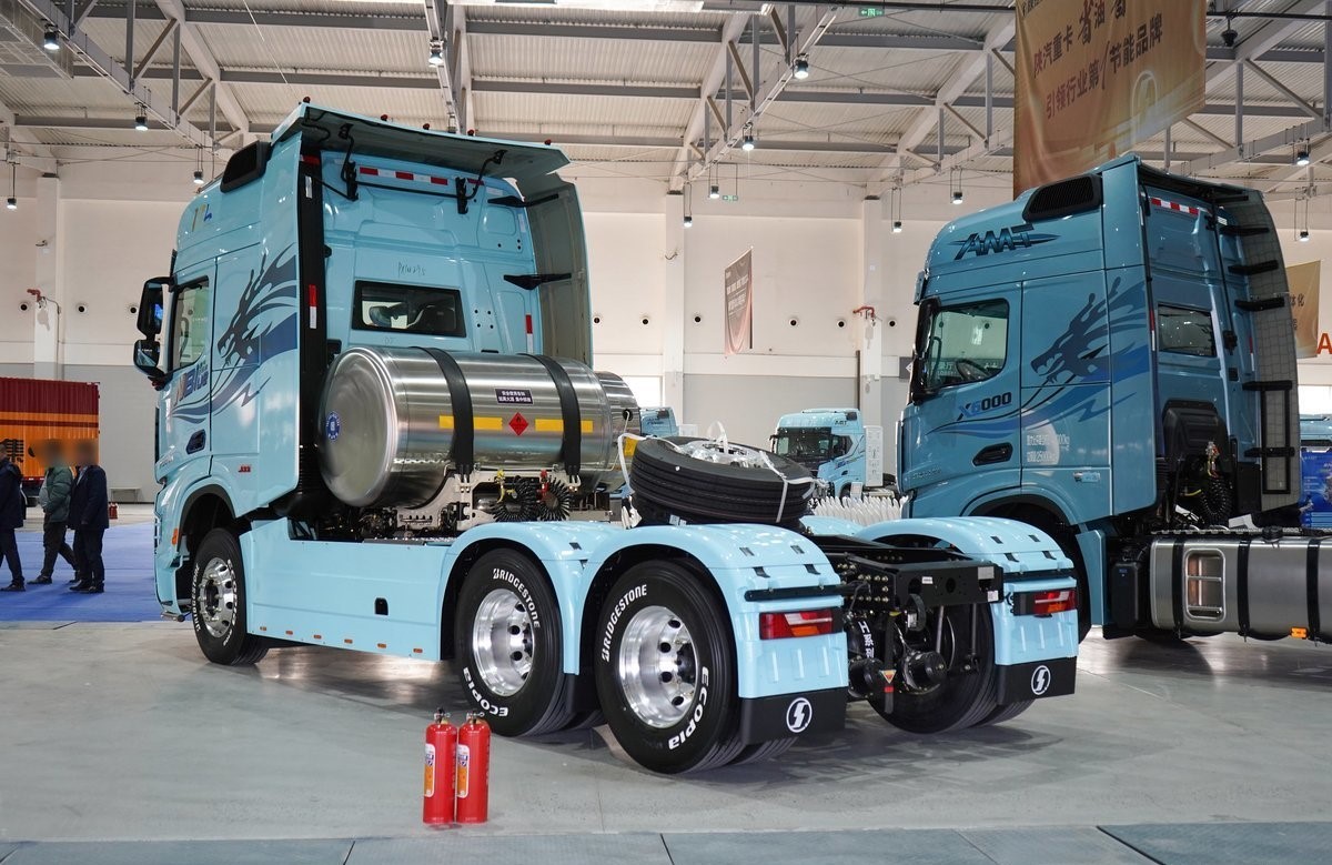 7.5T Front Axle Stainless Steel Shacman Tractor Truck Electrical with 10 Forward Shift Number