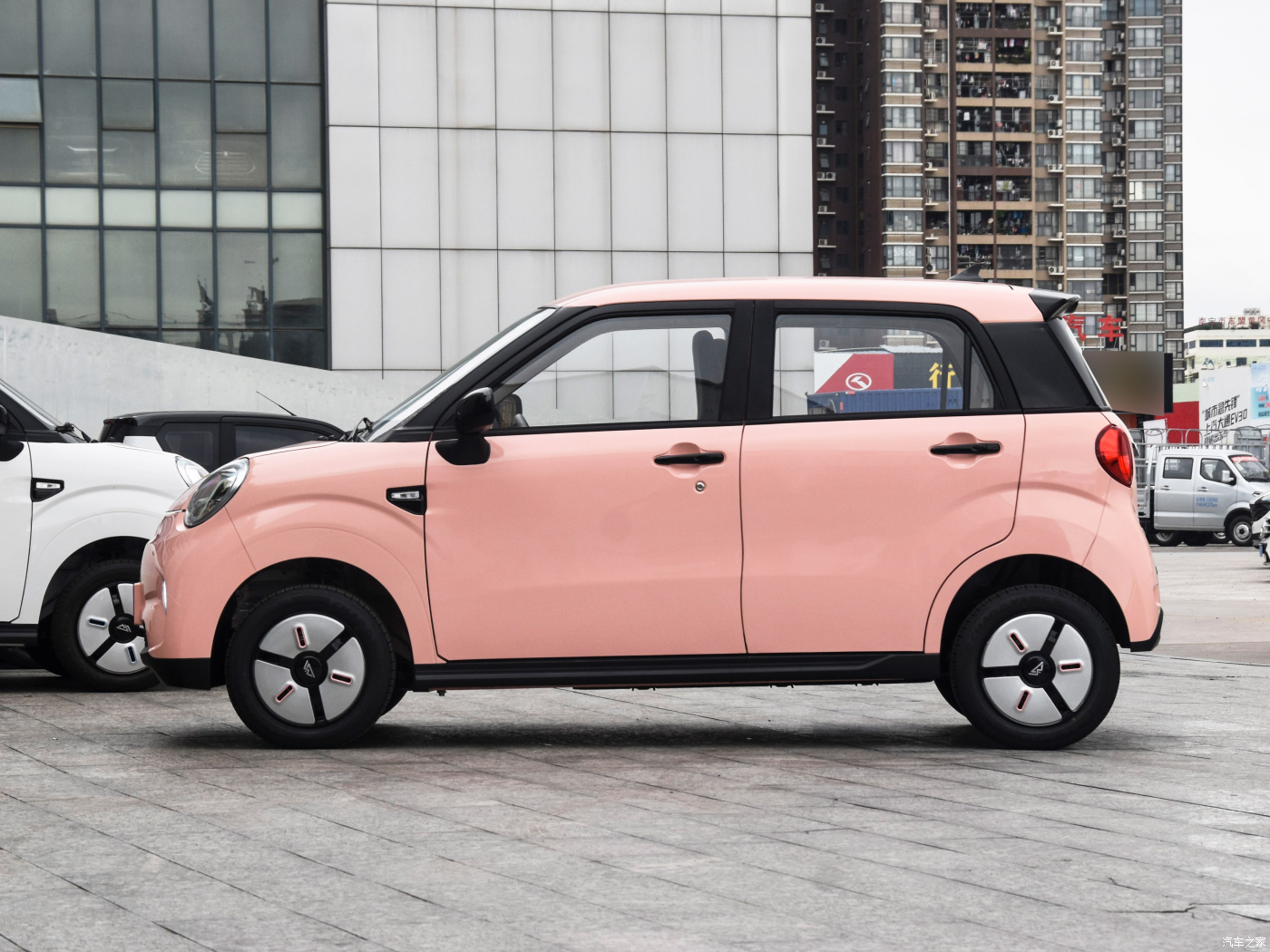 Discount sales in inventory Best price New LHD 4 Seats Mini EV LINGBAO BOX Electric Car Mini electric car cheap electric