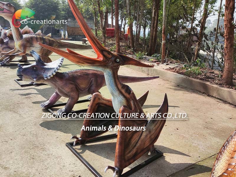 3D Fiberglass Realistic Looking Dinosaurs Struggled Pterosauria Statue Outdoor