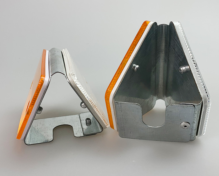 Highway Guardrail Plastic V Type Road Reflectors High Visible Road Stud Reflector