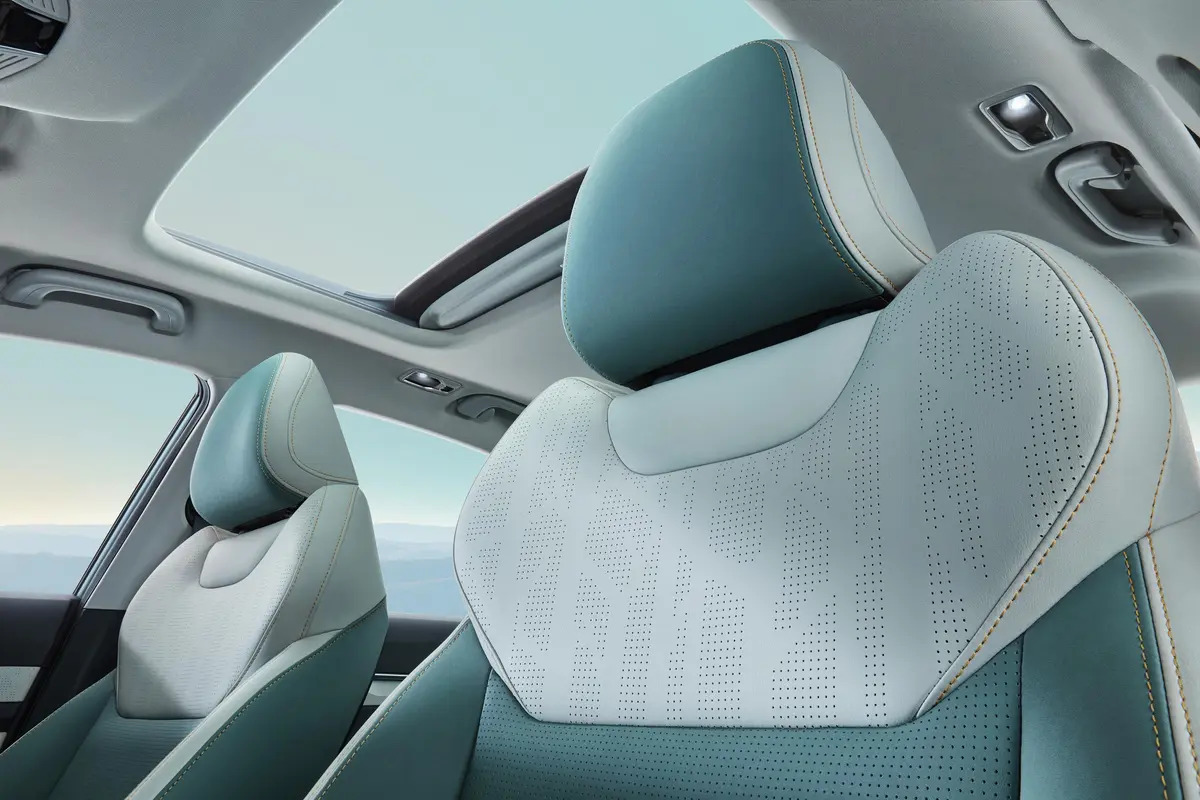 Geely Emgrand L Thor HiP EV Car Plug-in Hybrid 230km/h High speed Long Range 4735*1815*1495mm with speed Safety Features
