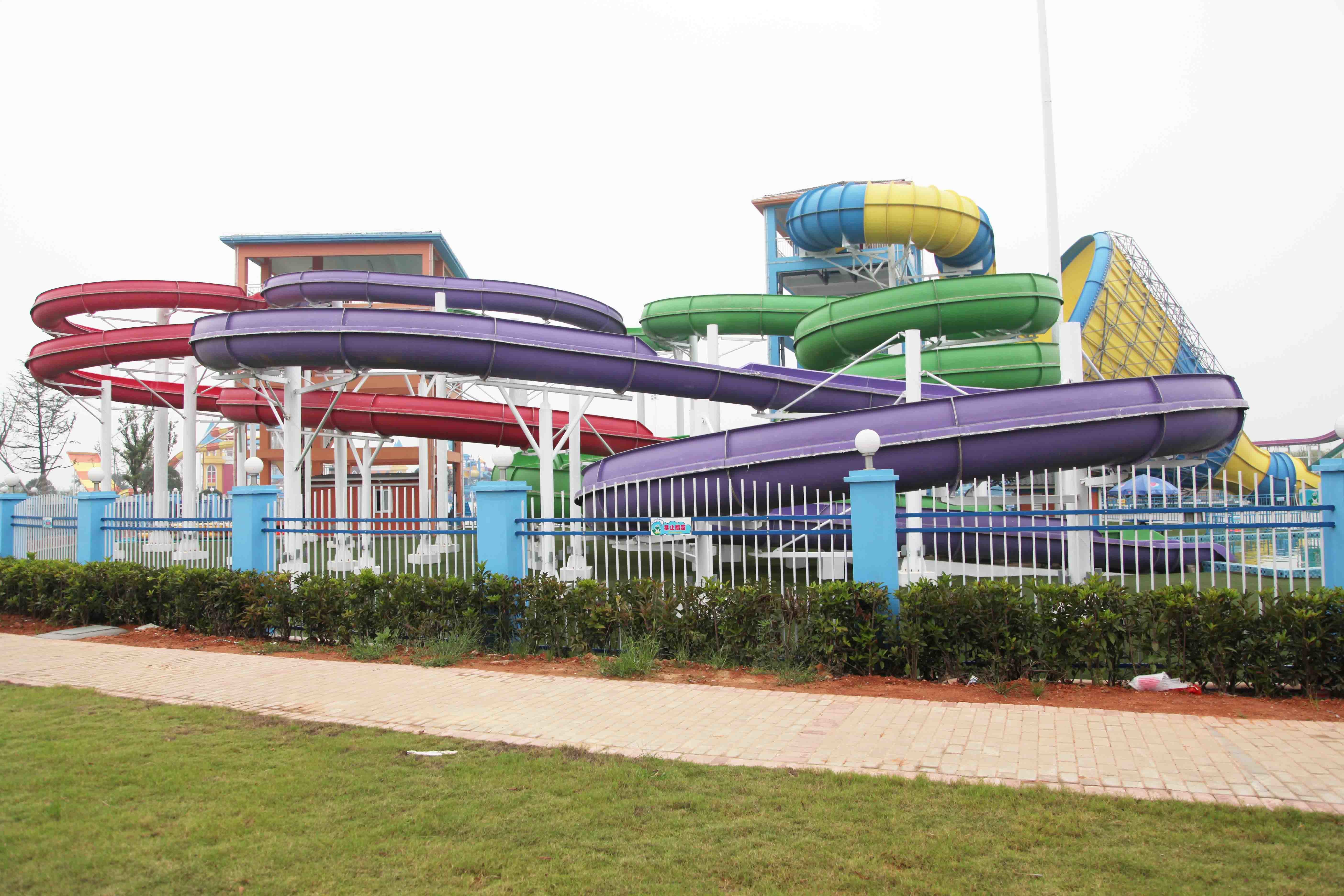 Exciting Waterpark Equipment / Fiberglass Water Slides With 304 Stainless Steel Screw