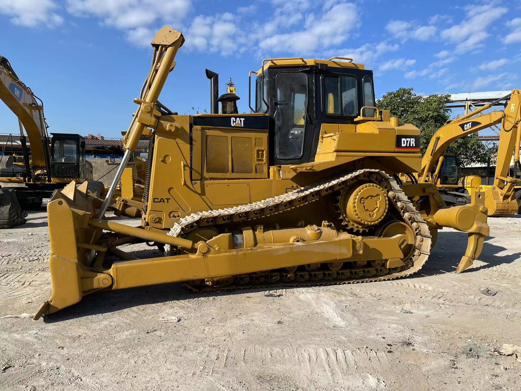 Japan Used Bulldozer Caterpillar CAT D6R Groundwork Machine