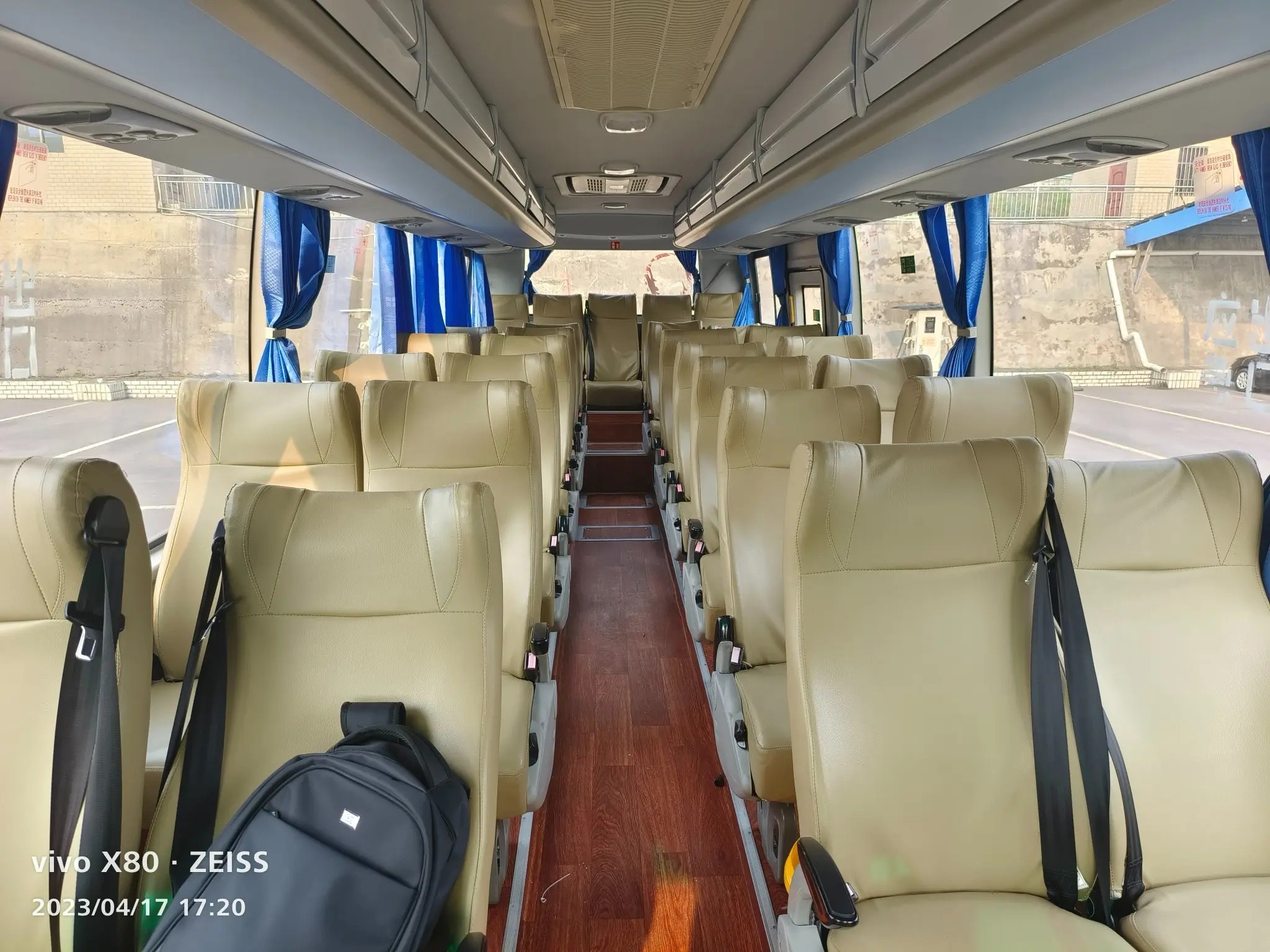 Used Transit Bus Golden Color 30 Seats KLQ6882 Single Door 6 Cylinders Engine Air Conditioner Used Higer Bus