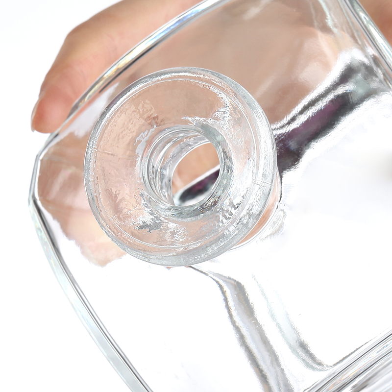 Customized Logo 700ml Glass Liquor Bottles for Your Distilled Beverages