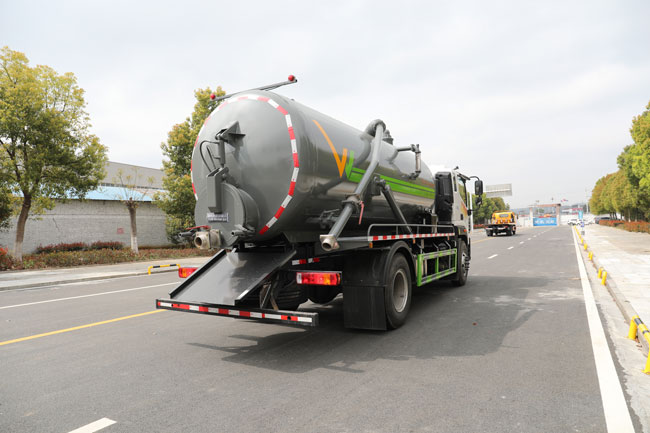 Cheapest Price FOTON 8000 Liters 12000 Litets Vacuum Truck Sewage Suction With Large Flowrate Pump