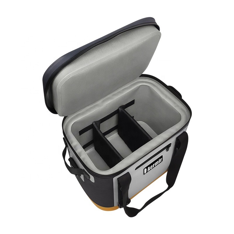 Square Airtight 20 Litre Cooler Bag For Outdoor Tourism Barbecue
