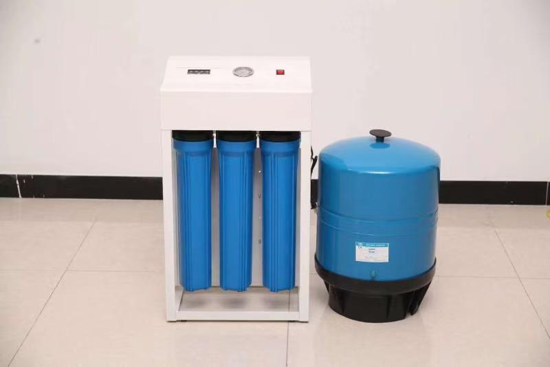 Customized Voltage 500l/H Salty Water To Pure Water Treatment Purify Automatic Operation