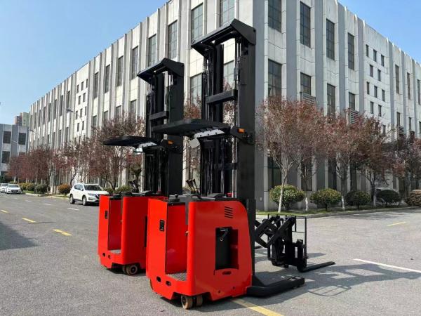 1.5 Tons Double Reach Electric Forklift Lifting Height 8500 Mm 48V 400AH Battery