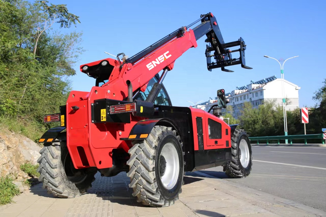 Versatile SNSC Telescopic Boom Forklift With 2/3 Stage Mast And Diesel Power
