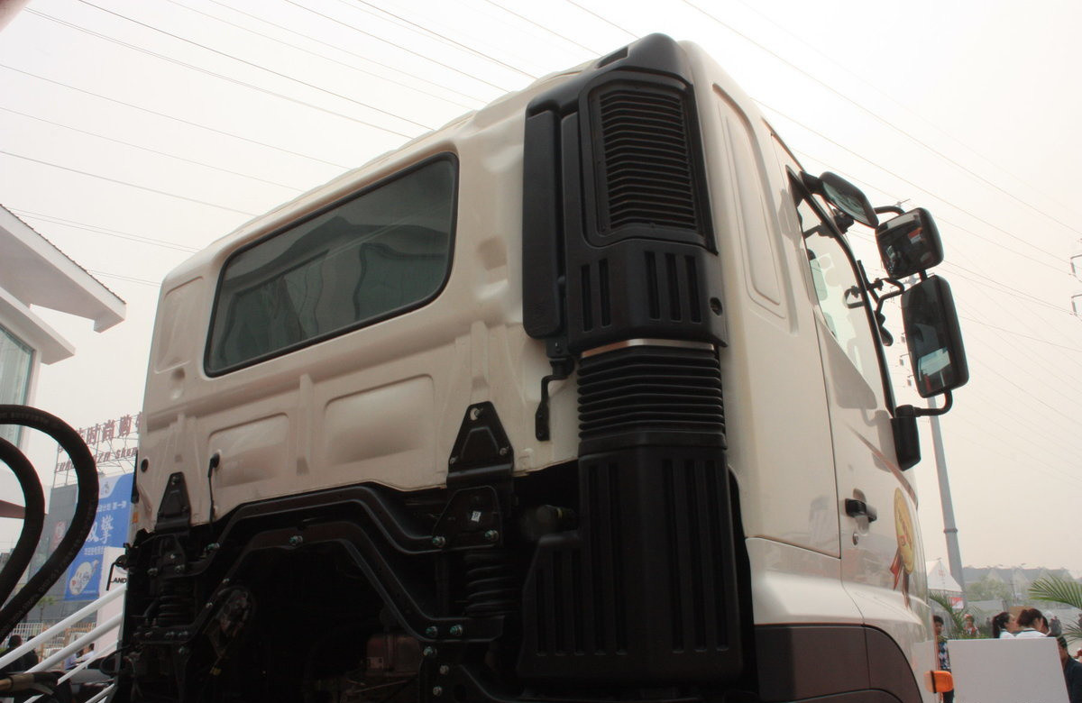 Trucks Concrete Mixer 350hp Zoomlion Tanker 8*4 Hino Mixing Euro 3 Use In Africa